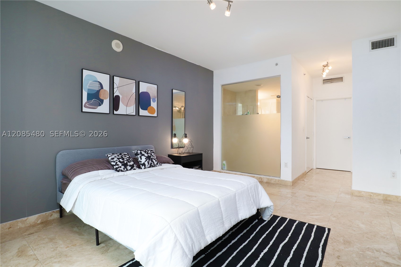 90 SW 3rd St #3002, Miami FL 33130