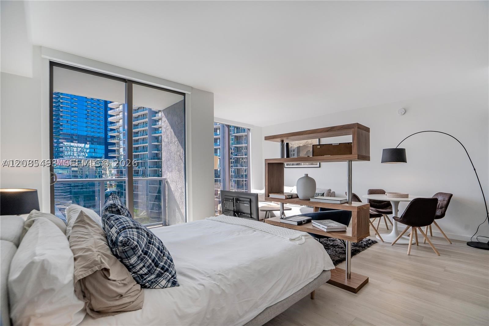 31 SE 6th St #2205, Miami FL 33131