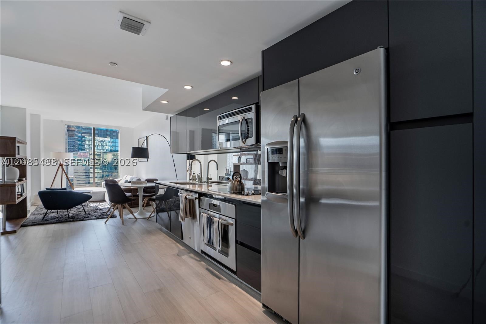 31 SE 6th St #2205, Miami FL 33131