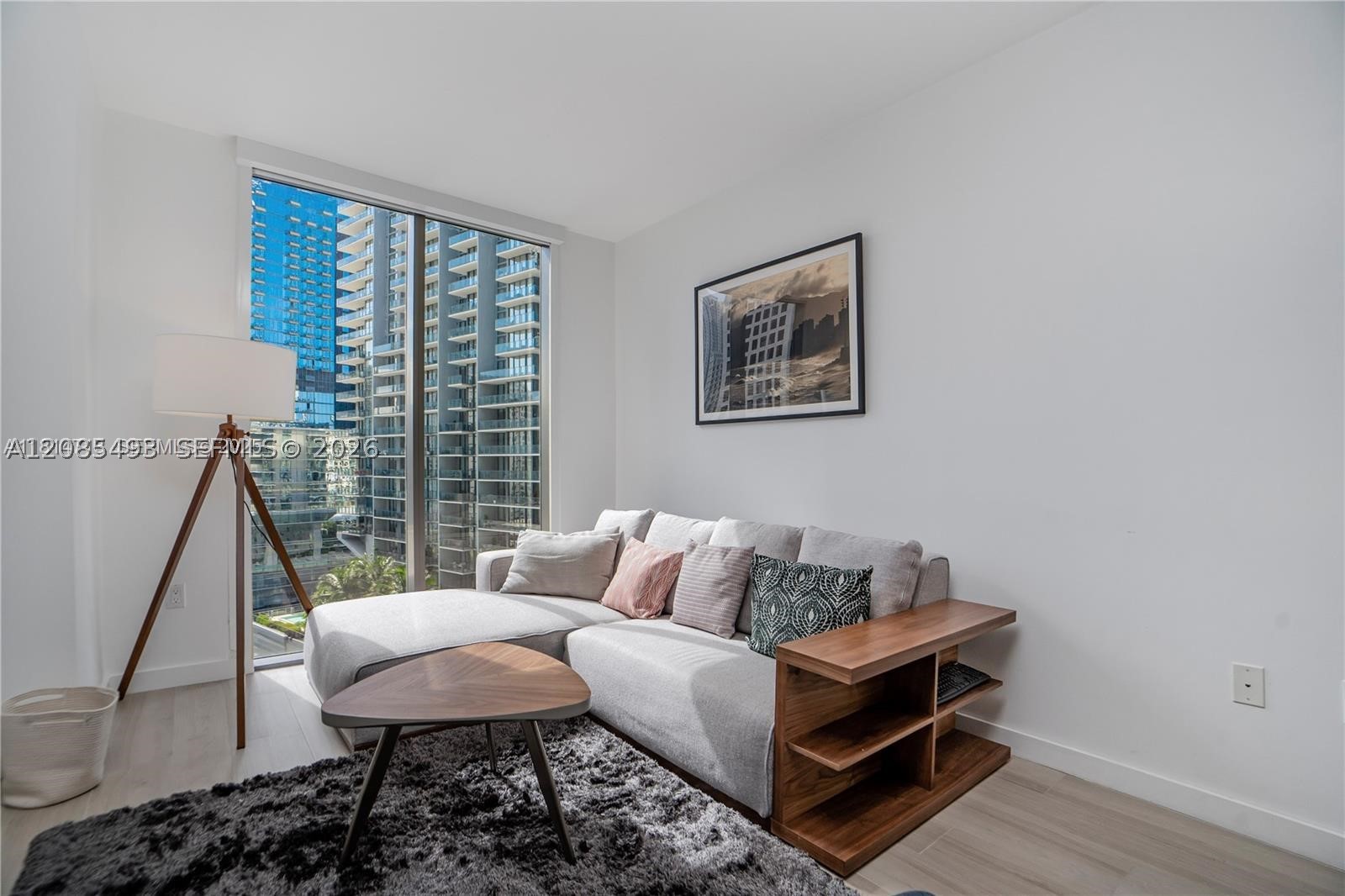 31 SE 6th St #2205, Miami FL 33131