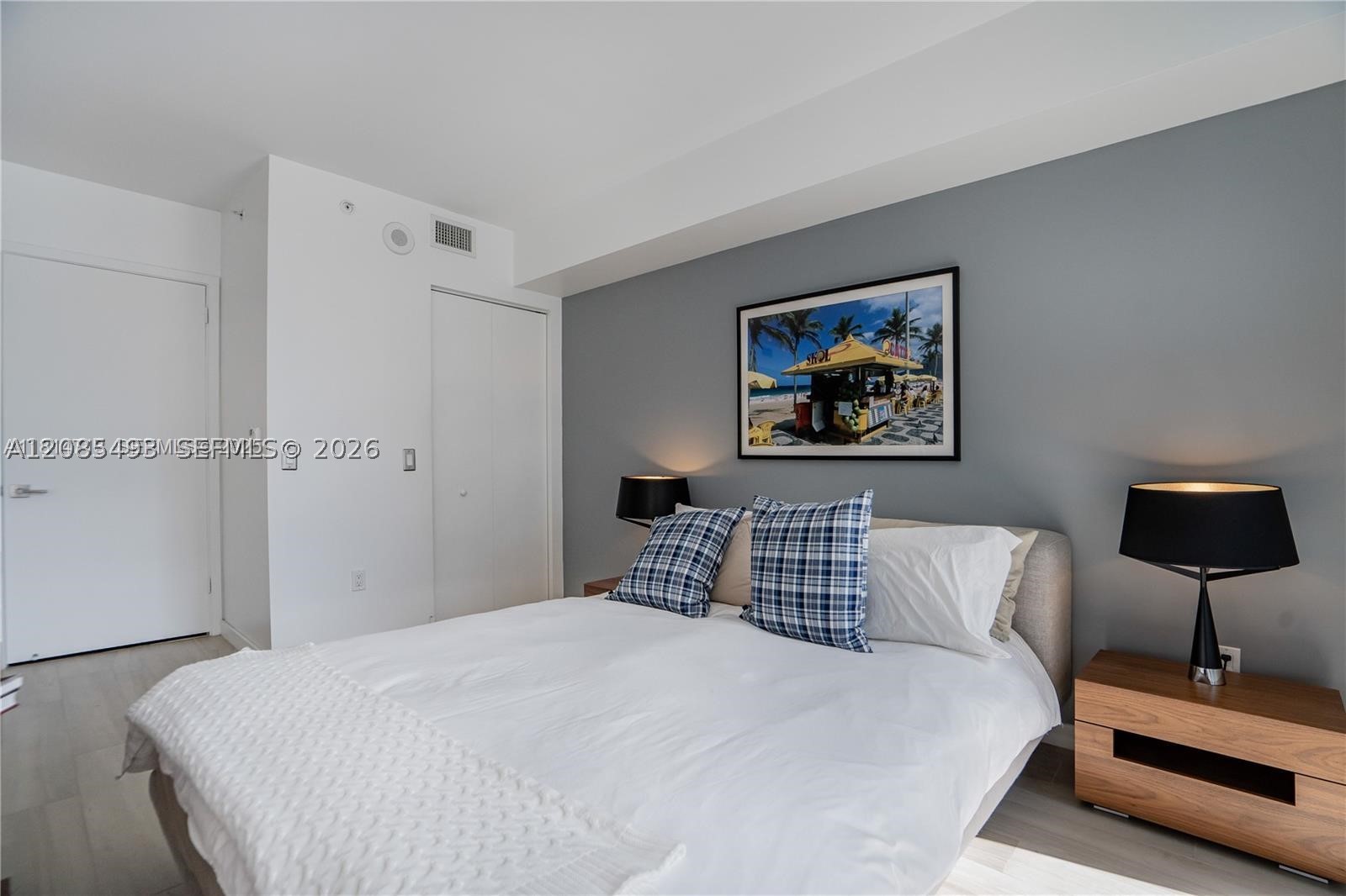 31 SE 6th St #2205, Miami FL 33131