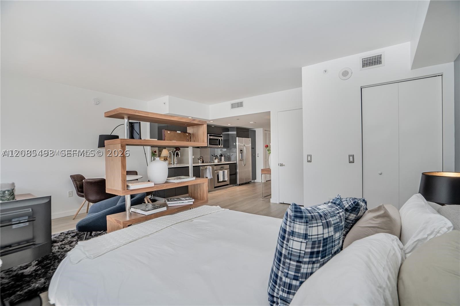 31 SE 6th St #2205, Miami FL 33131