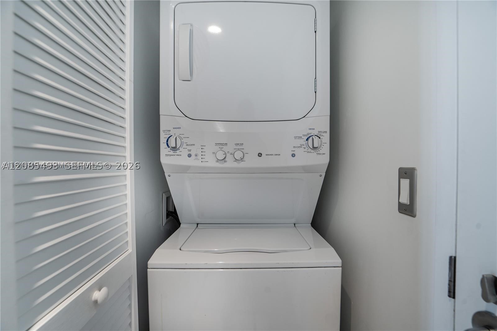 31 SE 6th St #2205, Miami FL 33131