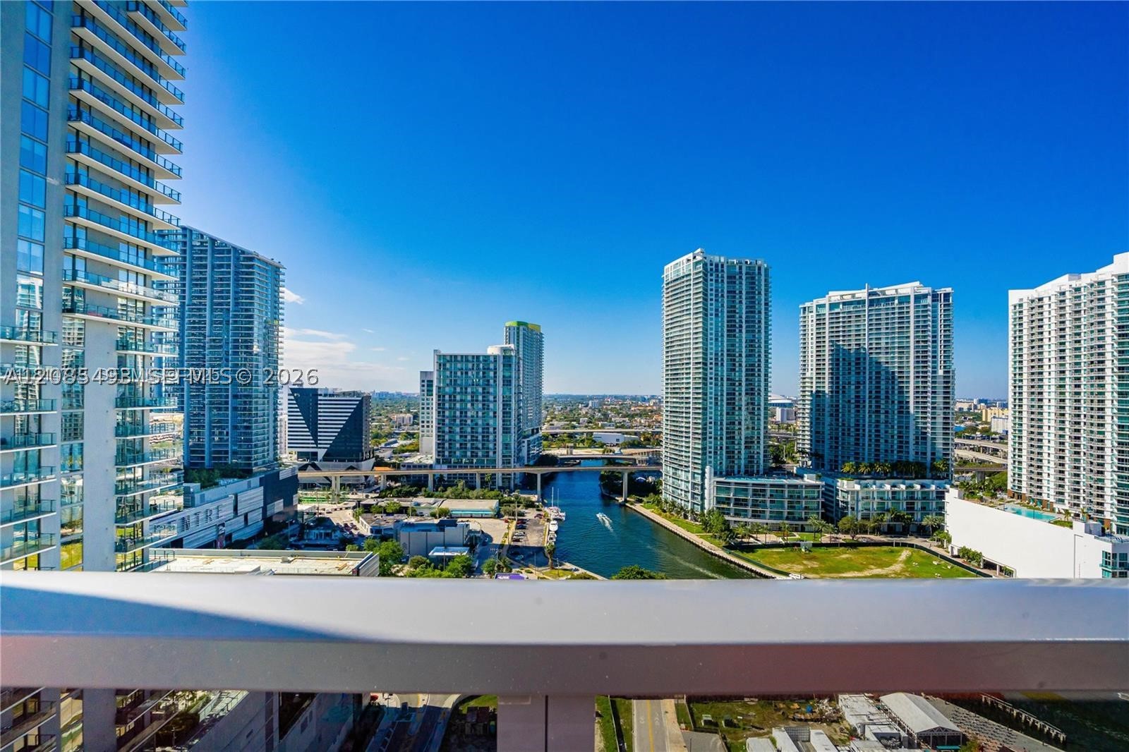 31 SE 6th St #2205, Miami FL 33131