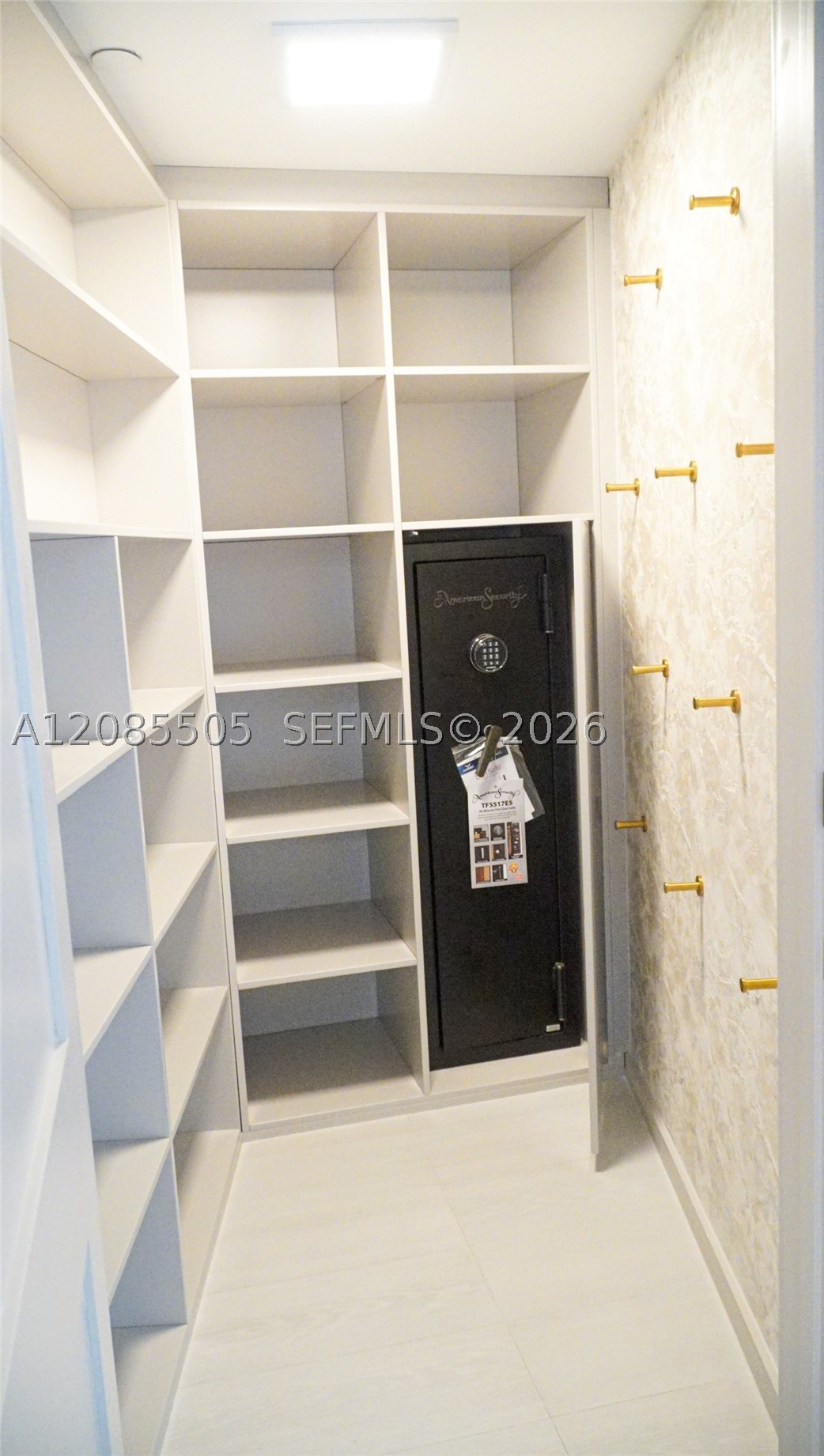1100 Biscayne Blvd #6303, Miami FL 33132
