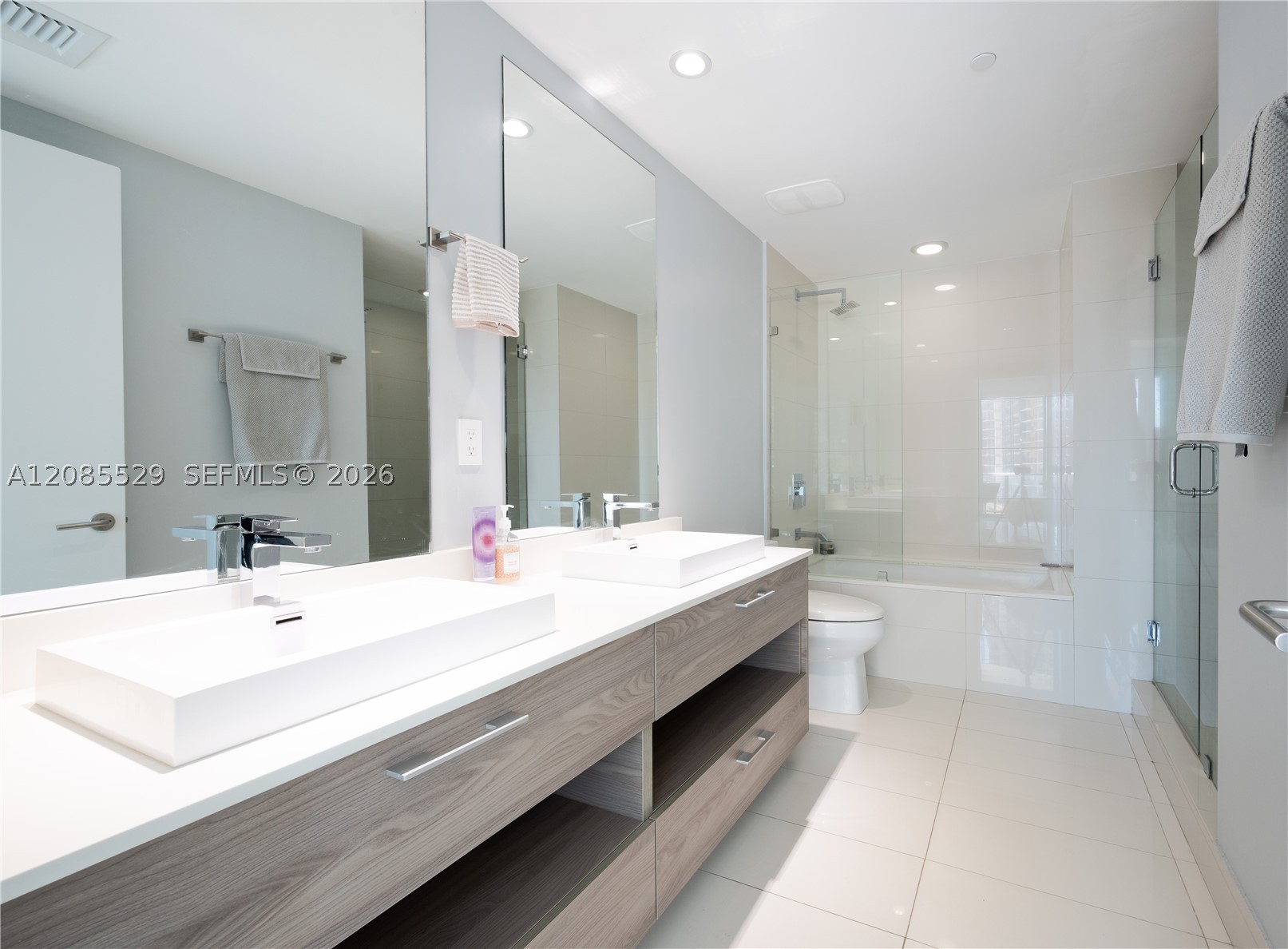 1300 S Miami Ave #1206, Miami FL 33130