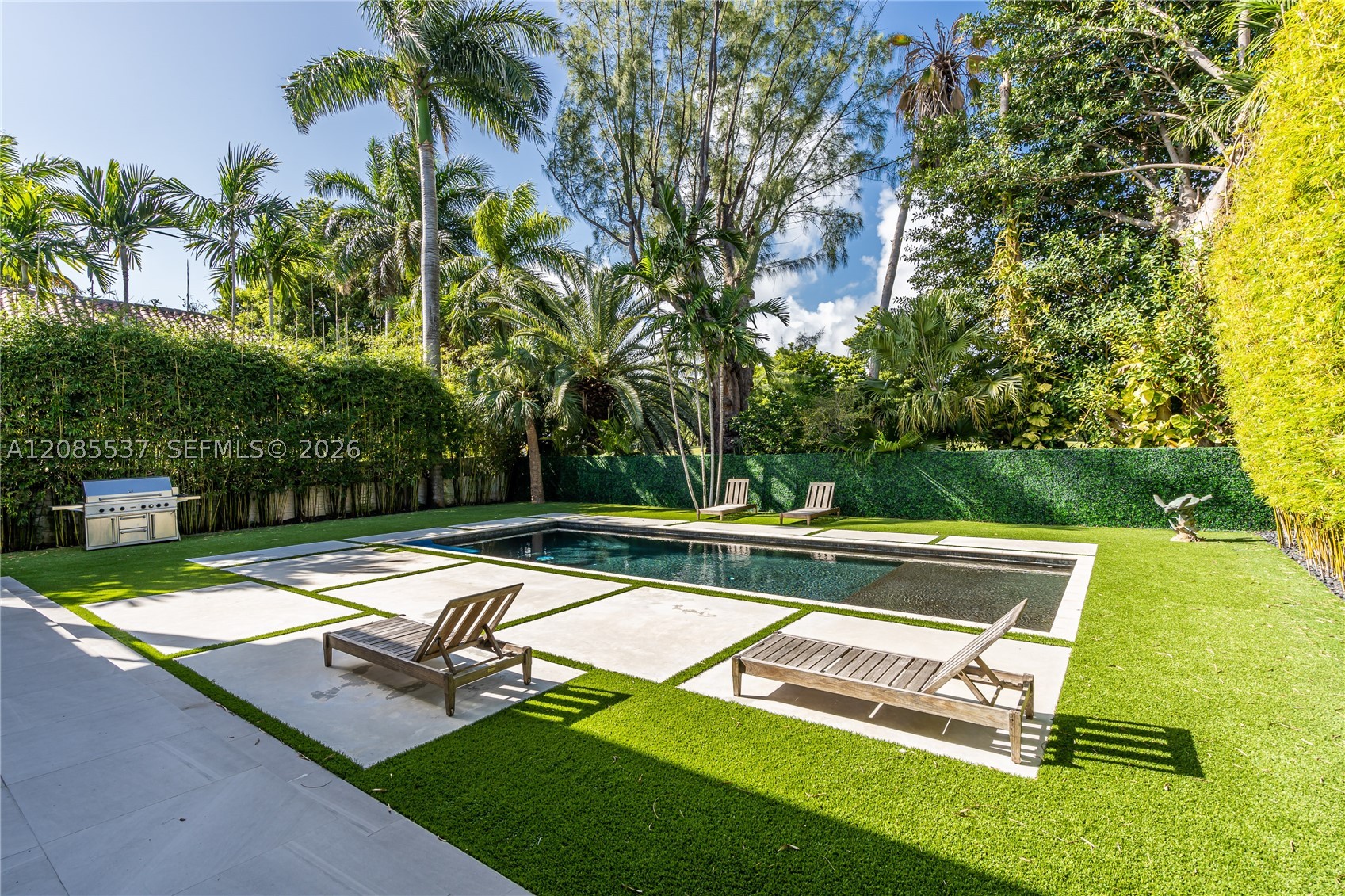 2802 Prairie Ave, Miami Beach FL 33140