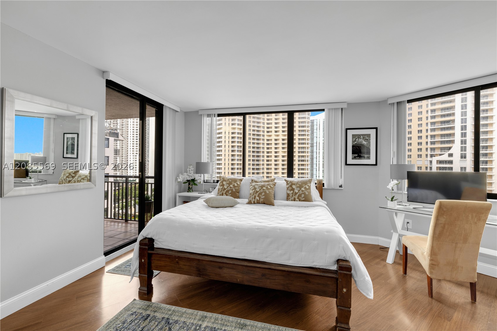 540 Brickell Key Dr #1514, Miami FL 33131