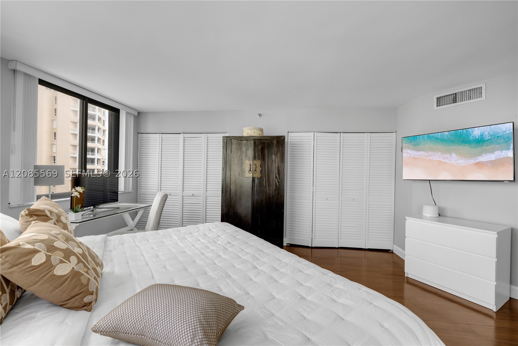 540 Brickell Key Dr #1514, Miami FL 33131