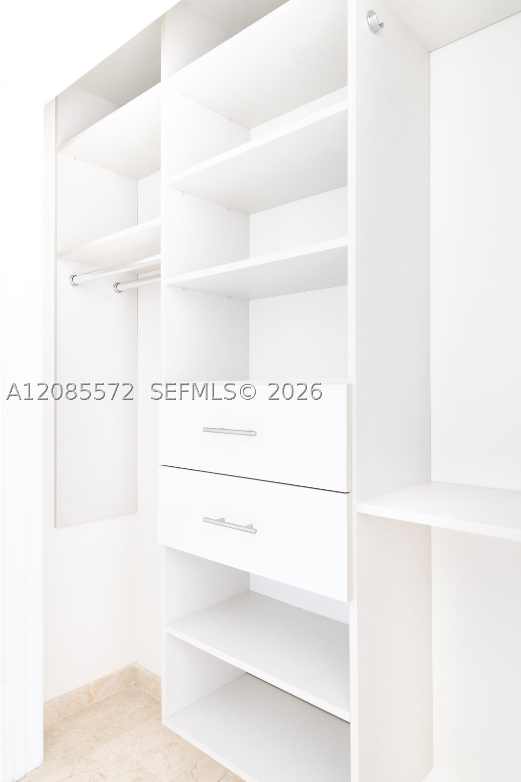 68 SE 6th St #2404, Miami FL 33131