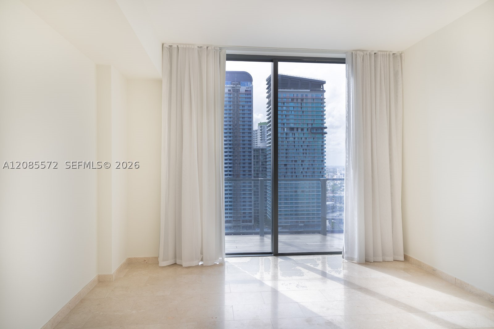 68 SE 6th St #2404, Miami FL 33131