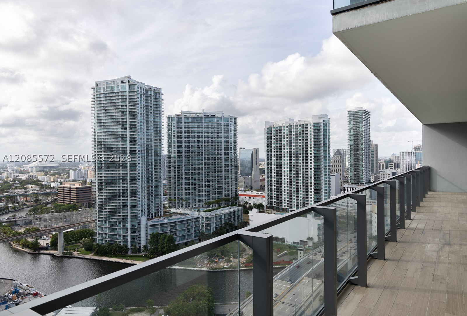 68 SE 6th St #2404, Miami FL 33131