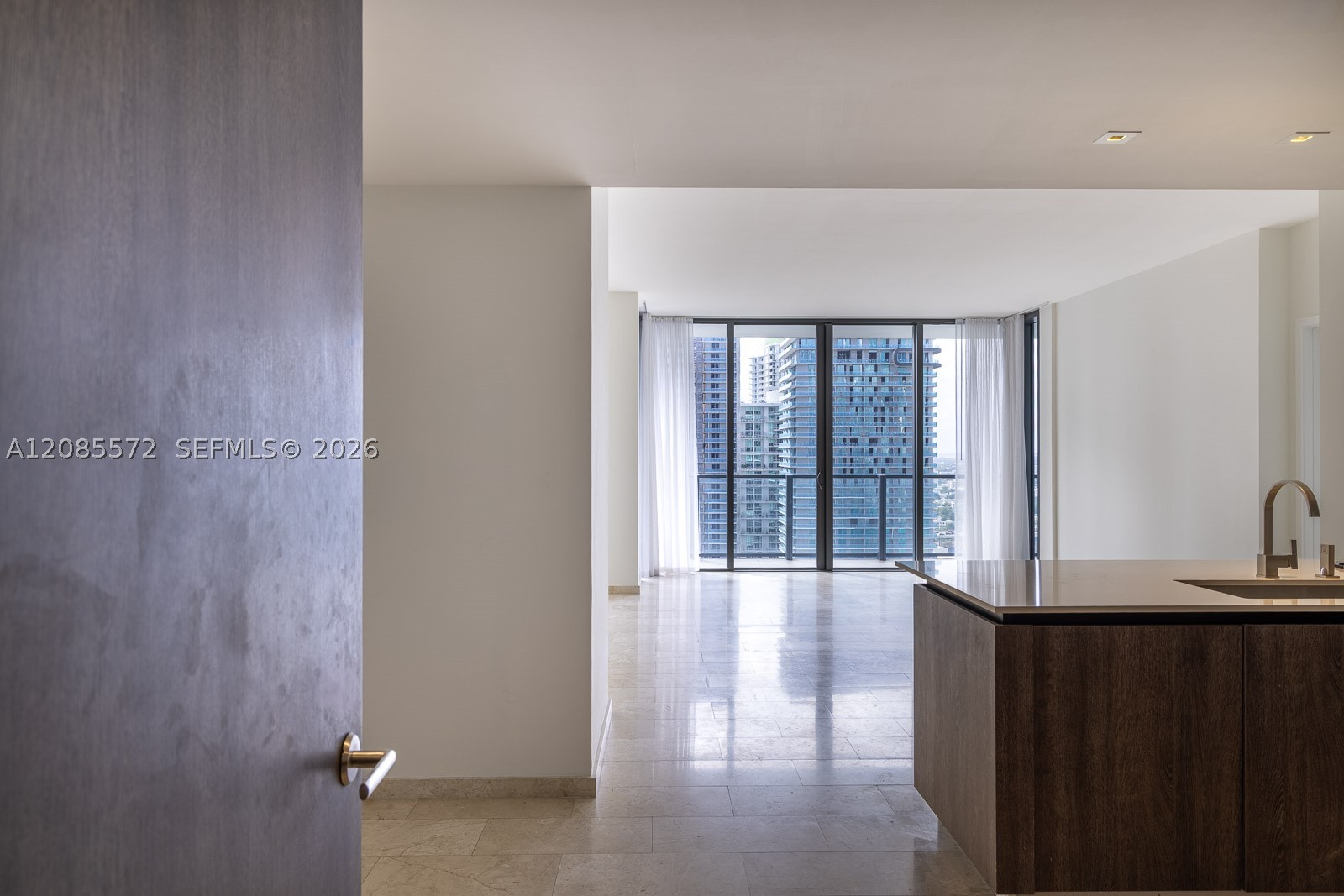 68 SE 6th St #2404, Miami FL 33131