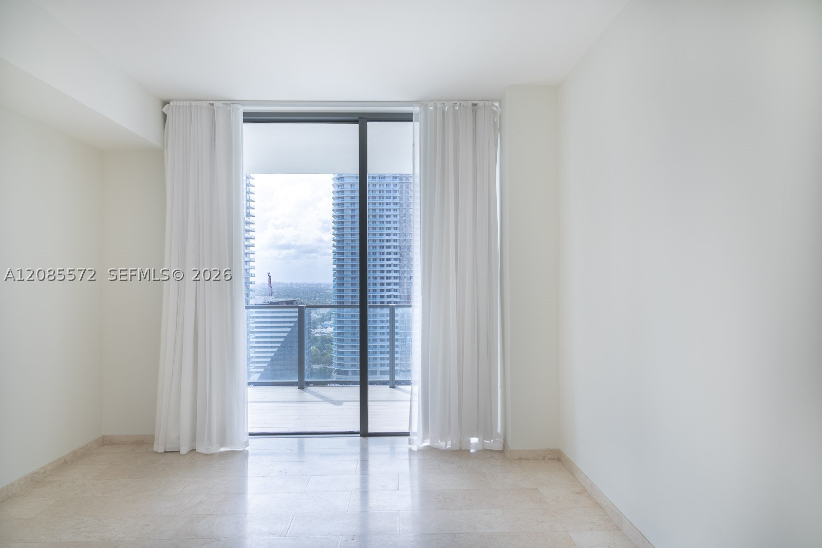 68 SE 6th St #2404, Miami FL 33131