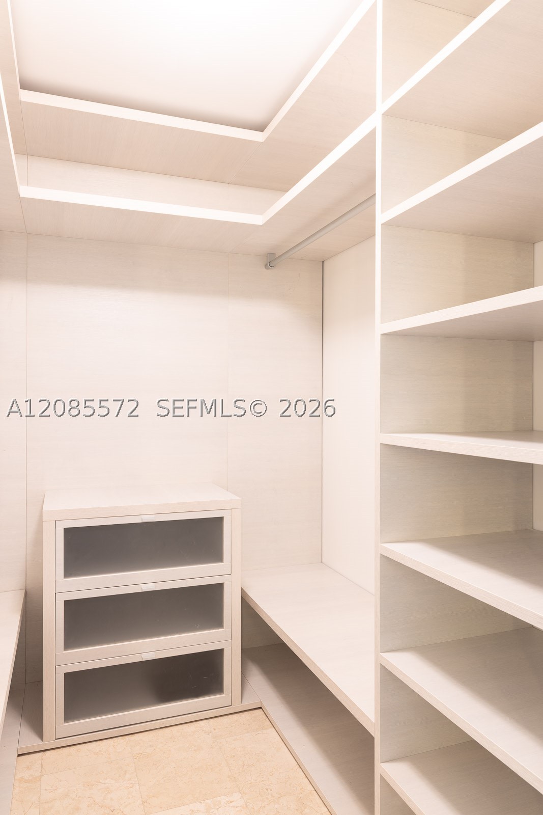 68 SE 6th St #2404, Miami FL 33131
