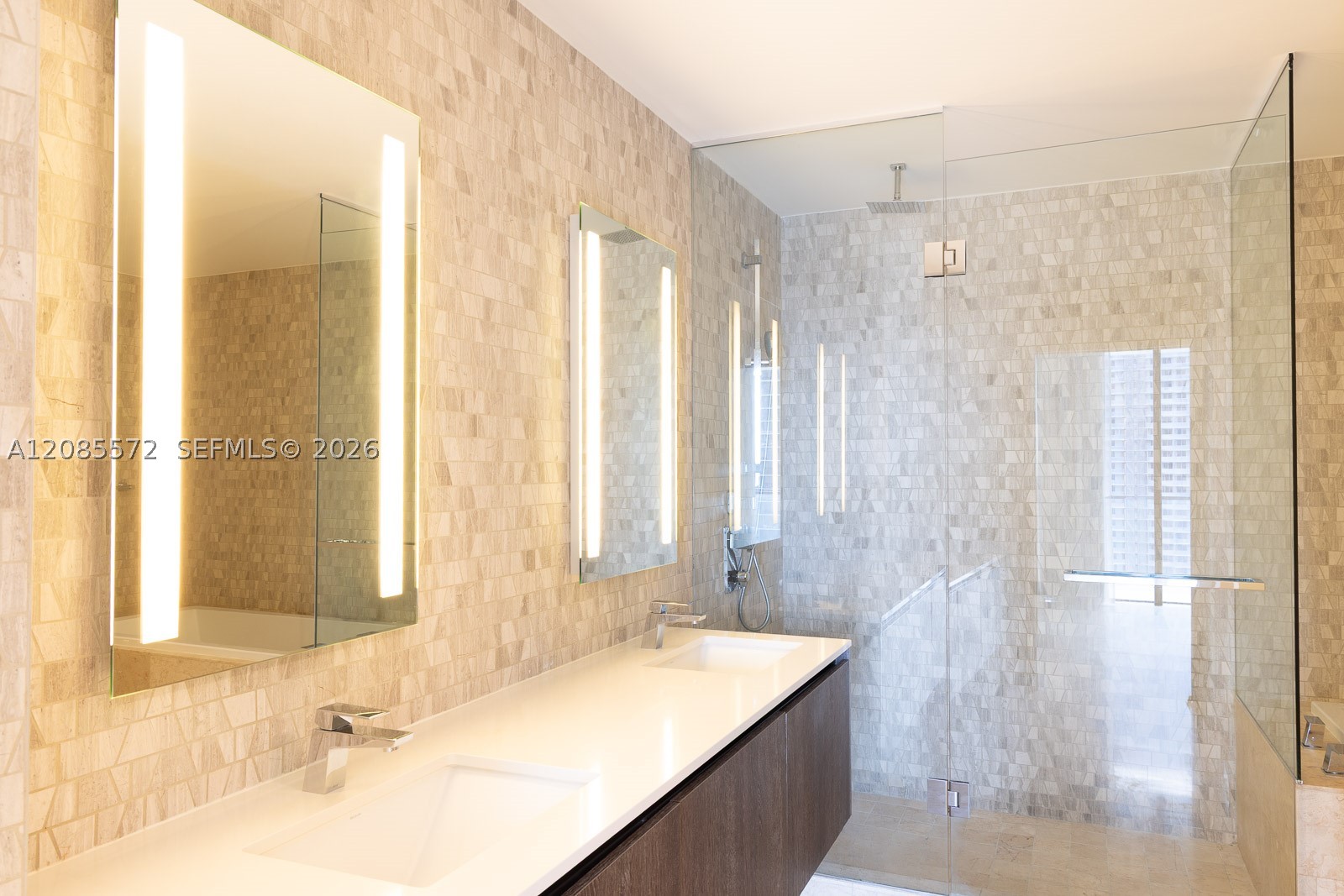 68 SE 6th St #2404, Miami FL 33131