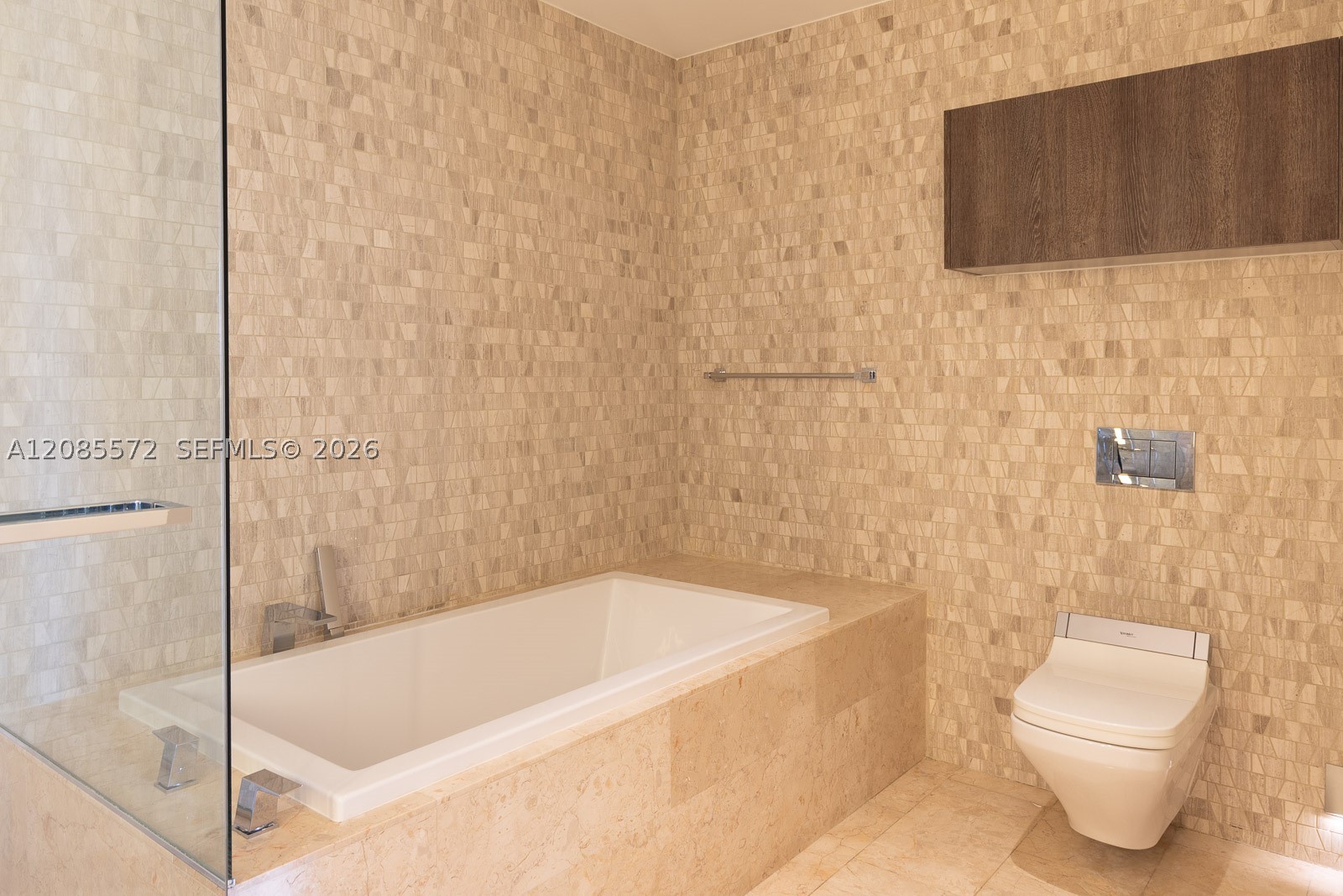 68 SE 6th St #2404, Miami FL 33131