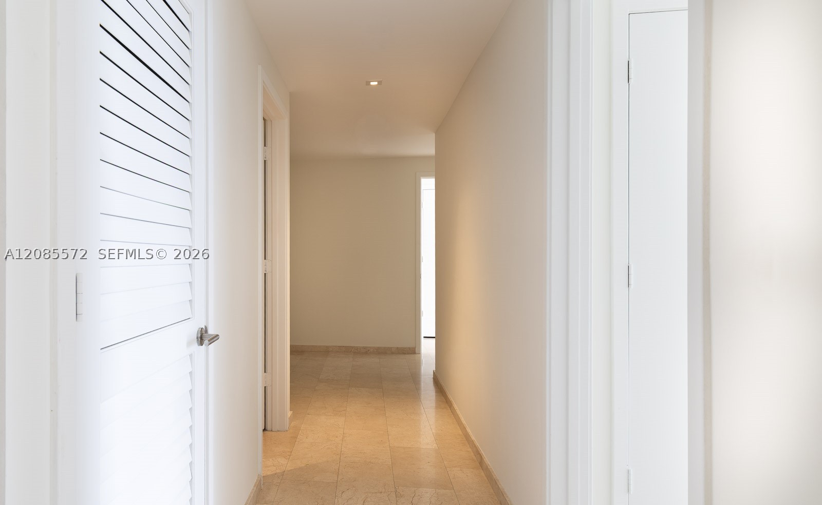 68 SE 6th St #2404, Miami FL 33131