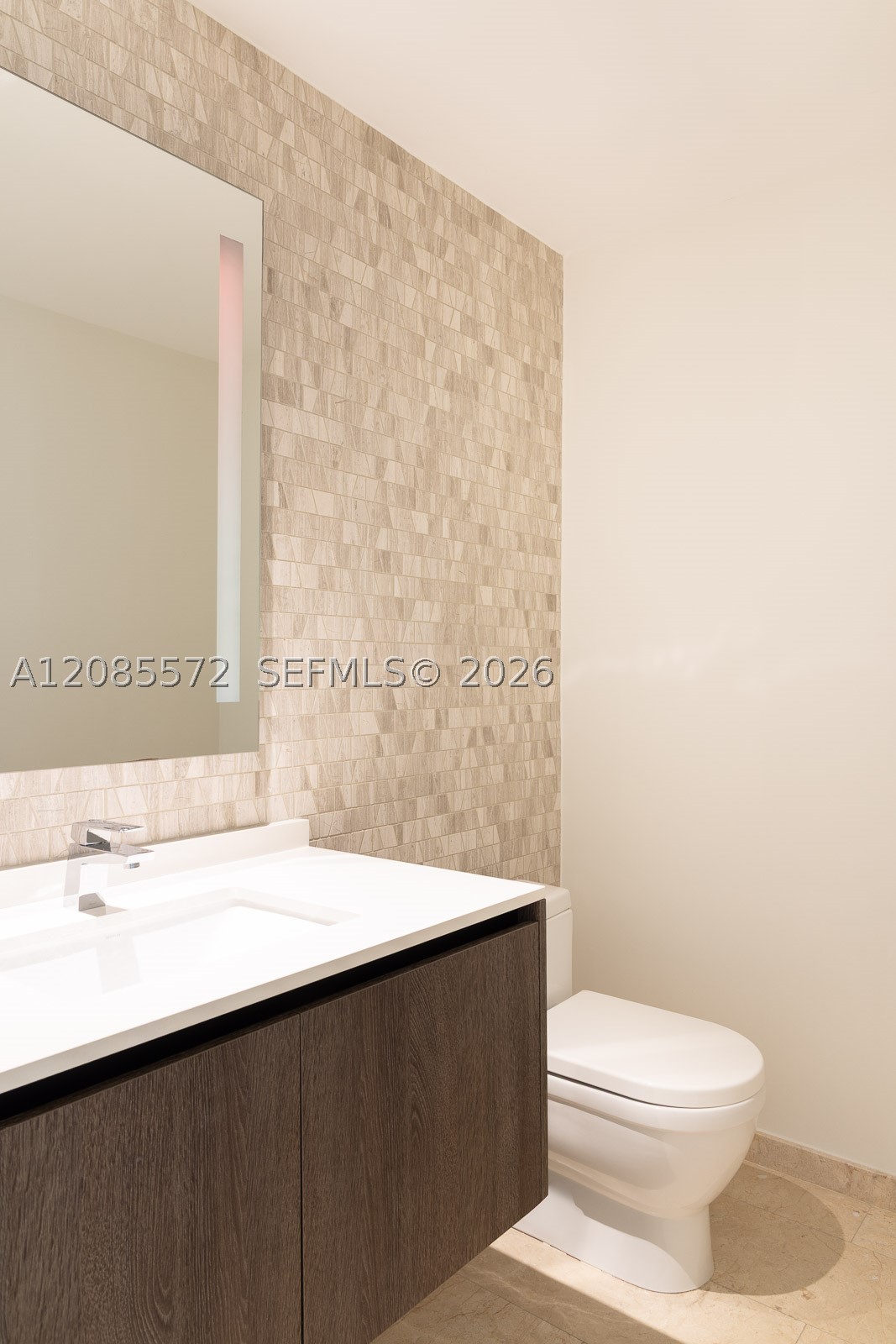 68 SE 6th St #2404, Miami FL 33131