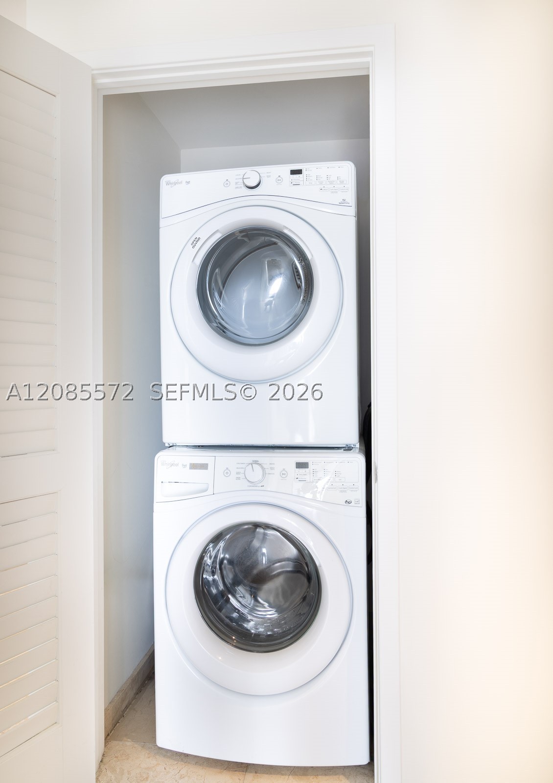 68 SE 6th St #2404, Miami FL 33131