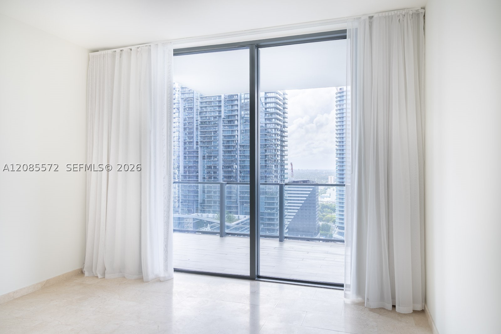 68 SE 6th St #2404, Miami FL 33131