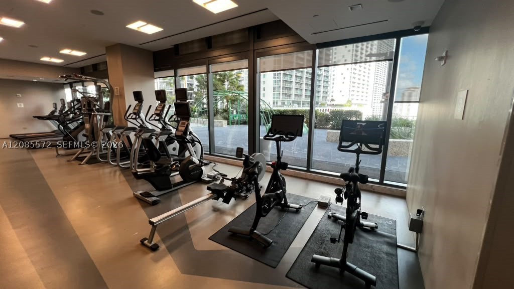 68 SE 6th St #2404, Miami FL 33131