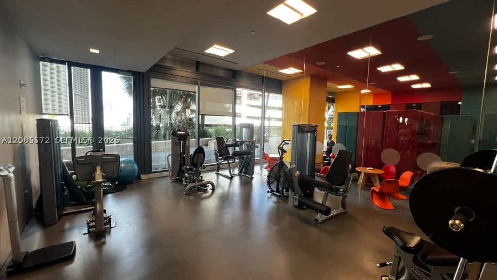 68 SE 6th St #2404, Miami FL 33131