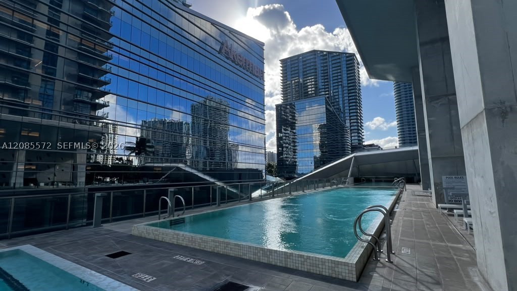 68 SE 6th St #2404, Miami FL 33131