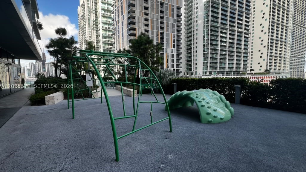 68 SE 6th St #2404, Miami FL 33131