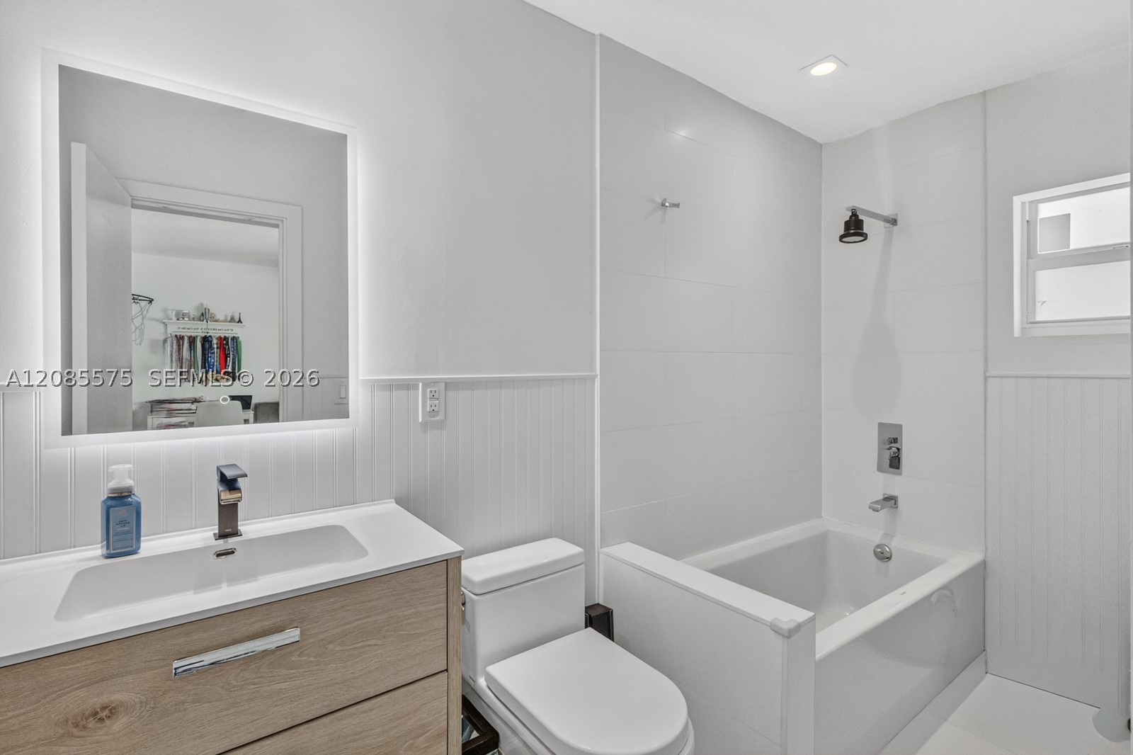 755 Curtiswood Dr, Key Biscayne FL 33149