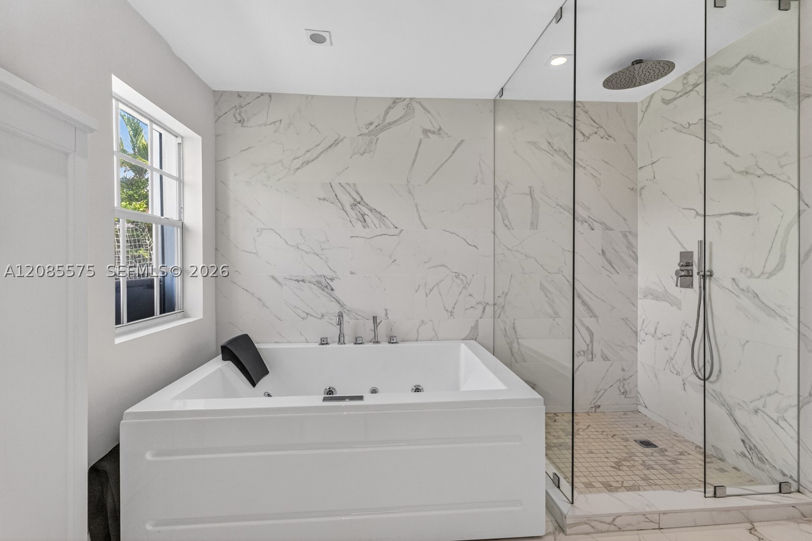 755 Curtiswood Dr, Key Biscayne FL 33149