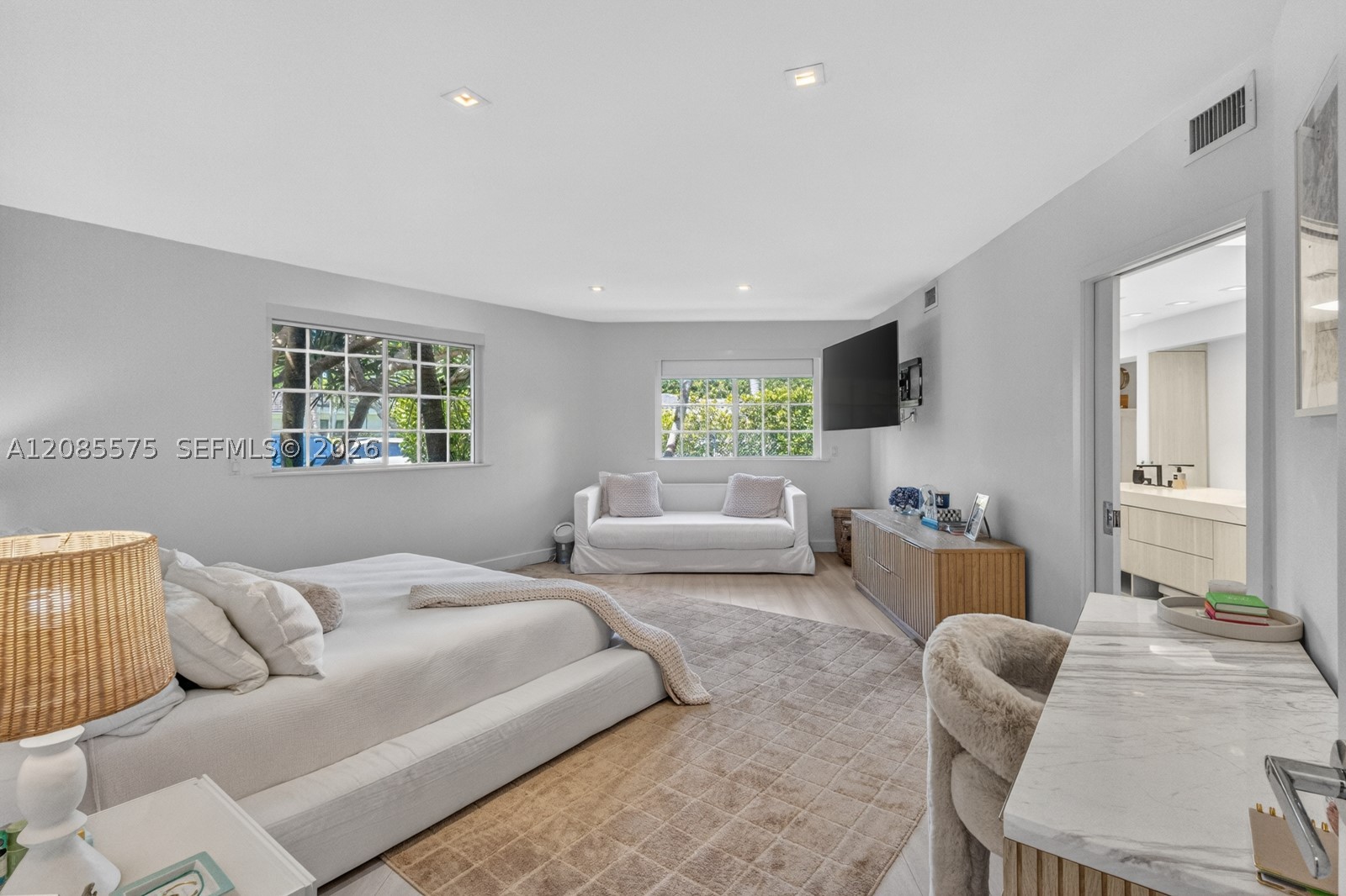 755 Curtiswood Dr, Key Biscayne FL 33149