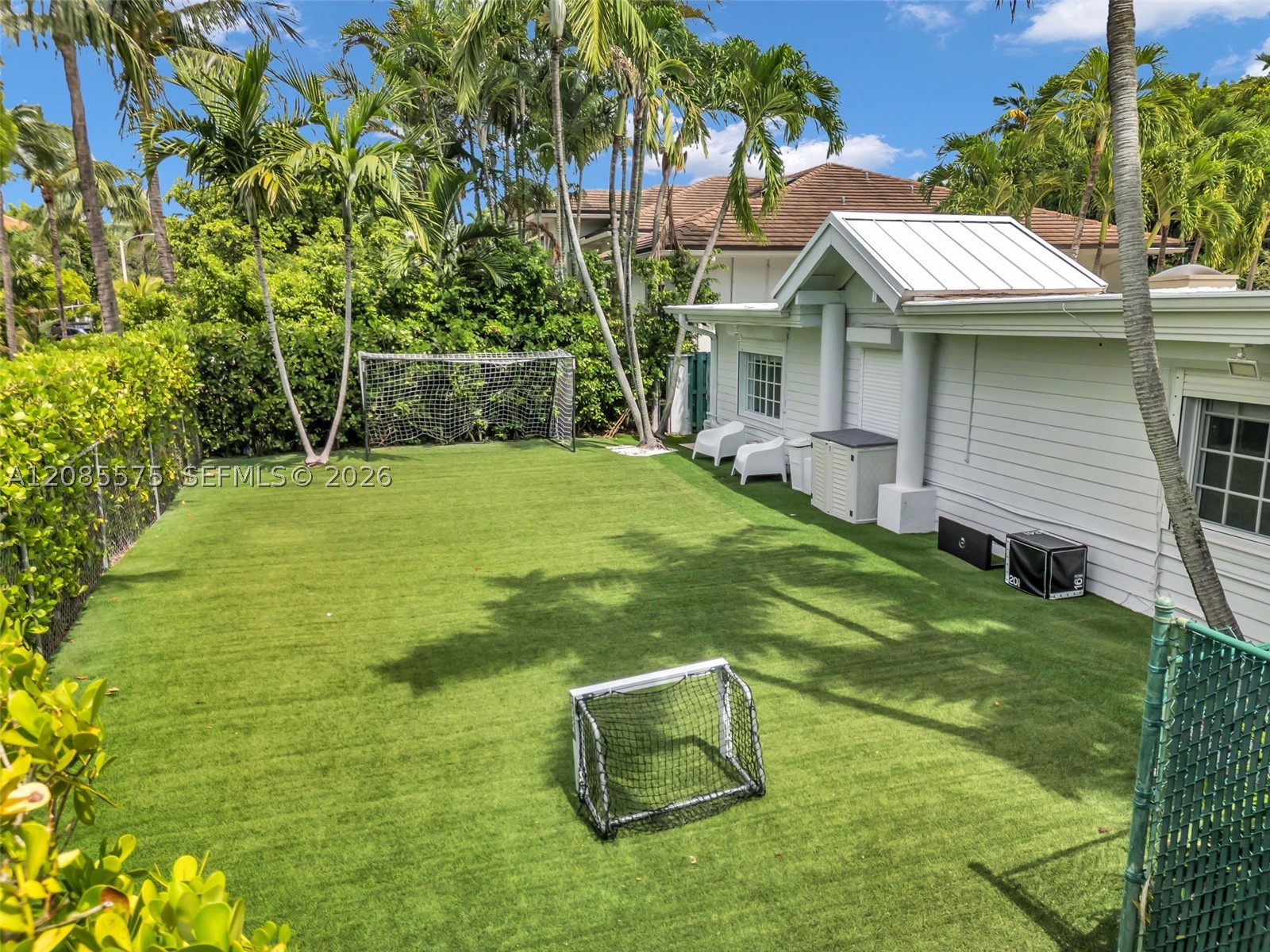 755 Curtiswood Dr, Key Biscayne FL 33149