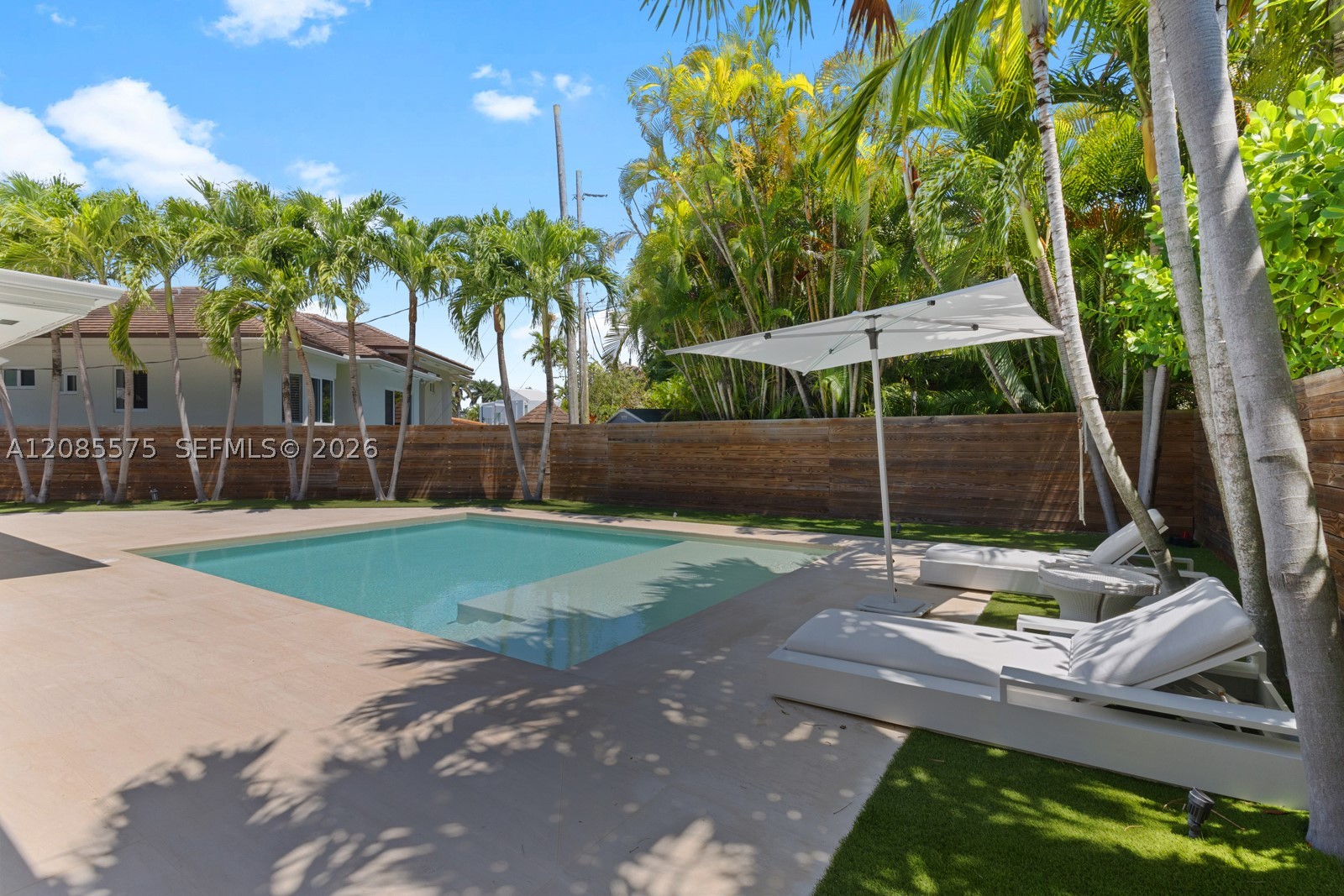 755 Curtiswood Dr, Key Biscayne FL 33149