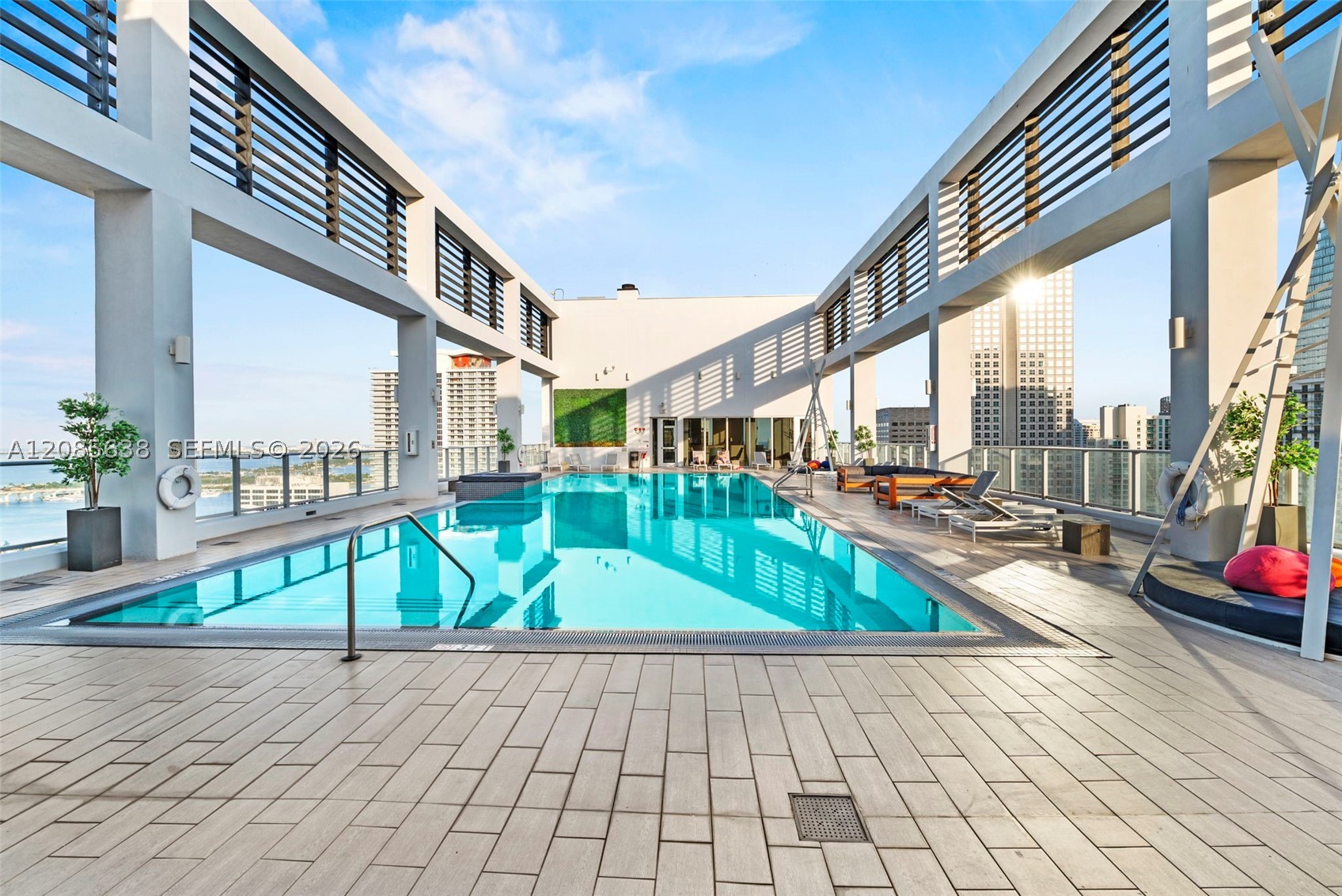 151 SE 1st St #1104, Miami FL 33131