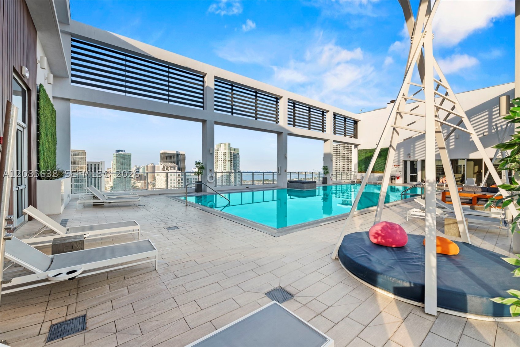 151 SE 1st St #1104, Miami FL 33131