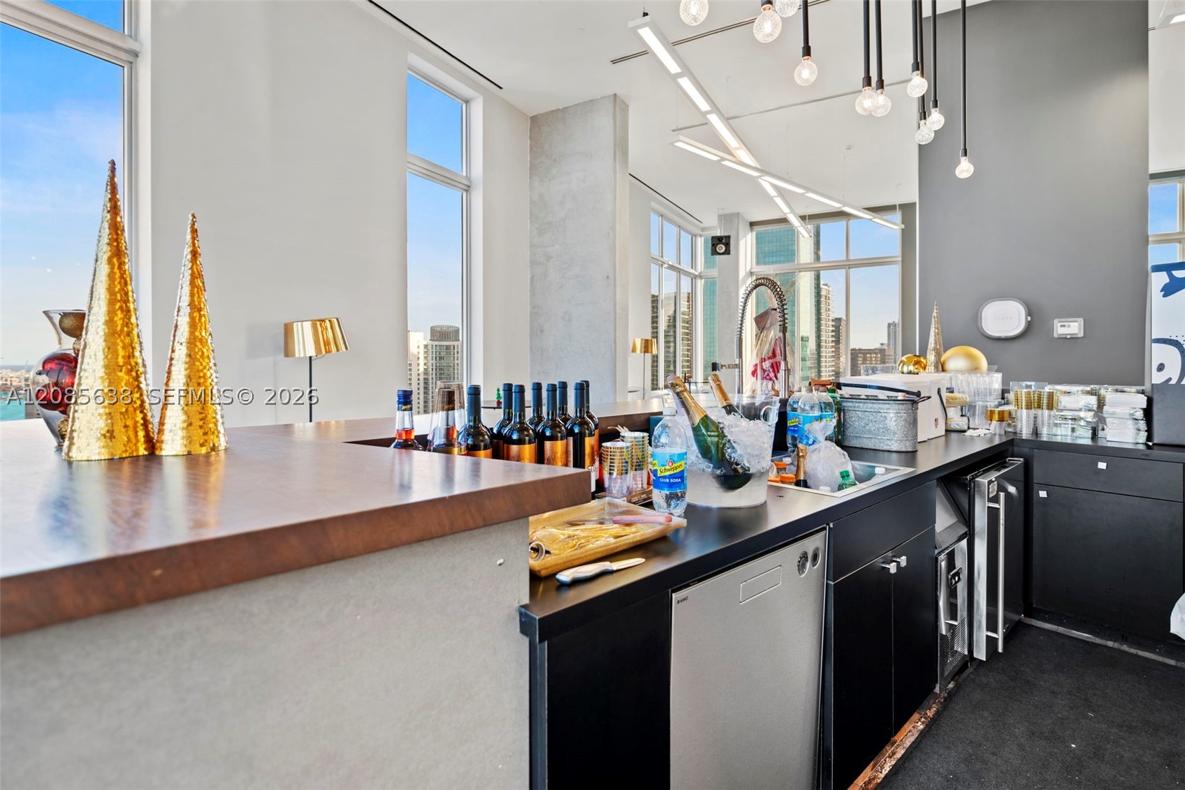 151 SE 1st St #1104, Miami FL 33131