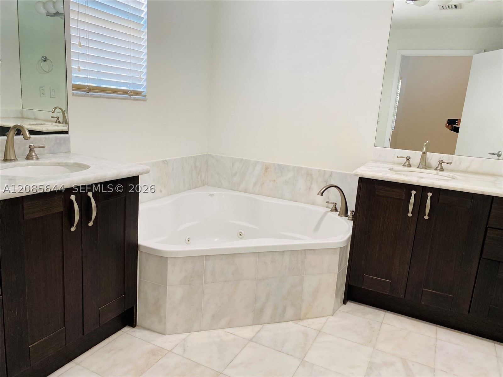118 Zamora Ave #409, Coral Gables FL 33134