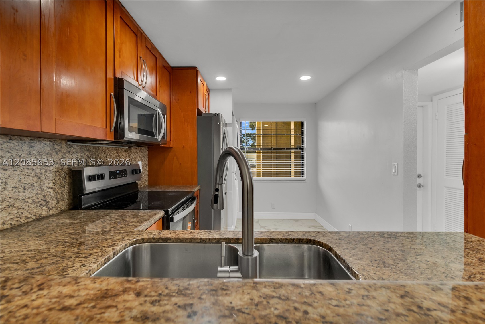 6475 W Oakland Park Blvd #102, Lauderhill FL 33313