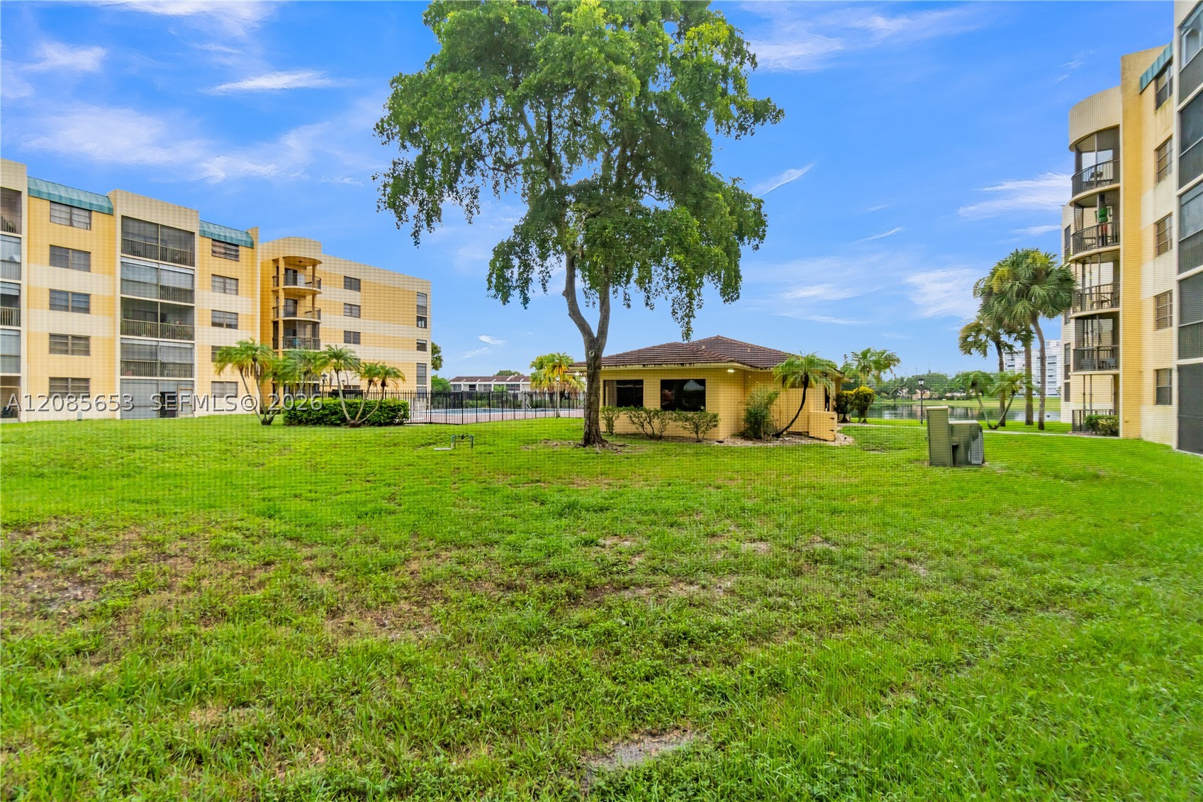 6475 W Oakland Park Blvd #102, Lauderhill FL 33313