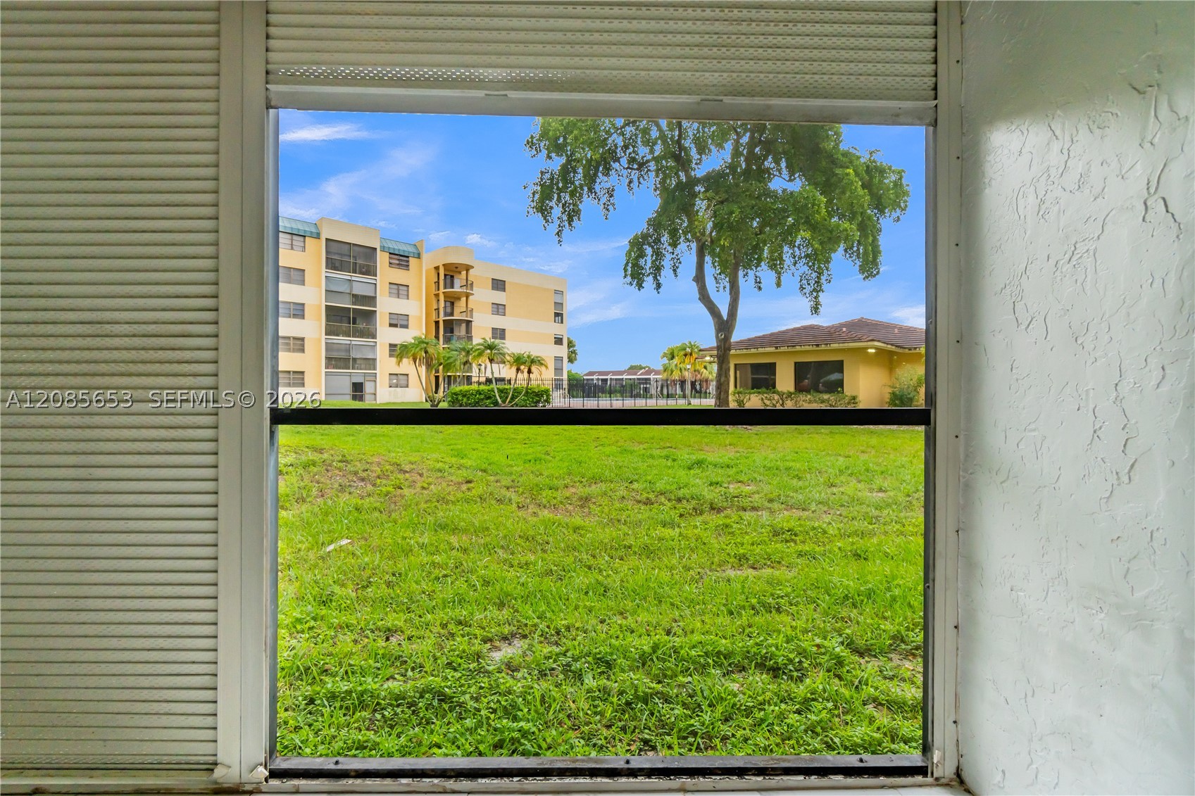 6475 W Oakland Park Blvd #102, Lauderhill FL 33313