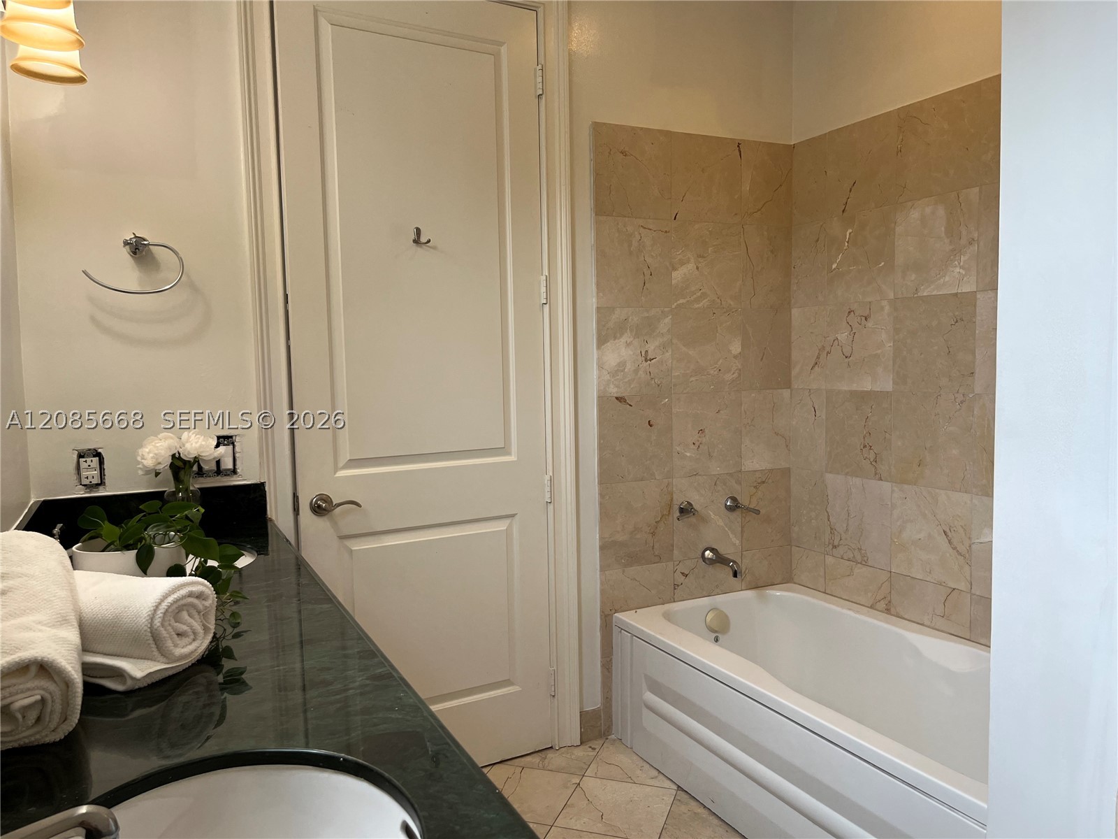 570 Loretto Ave #10, Coral Gables FL 33146