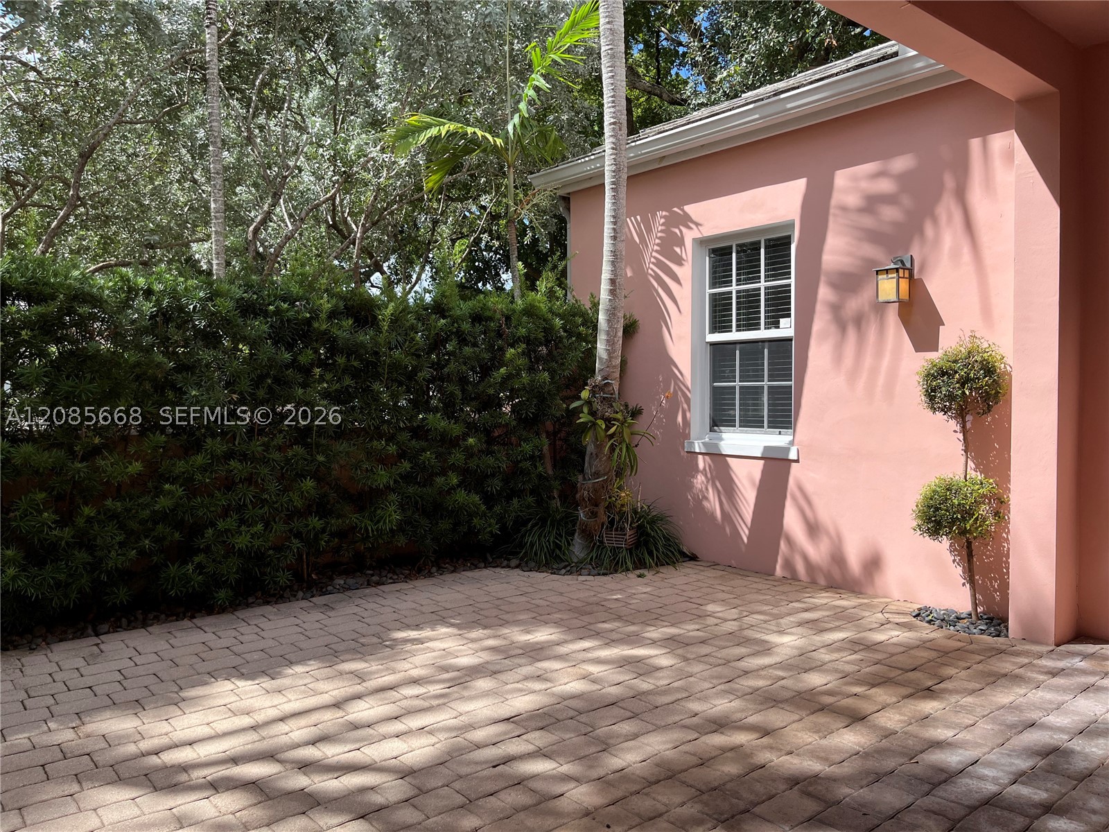 570 Loretto Ave #10, Coral Gables FL 33146