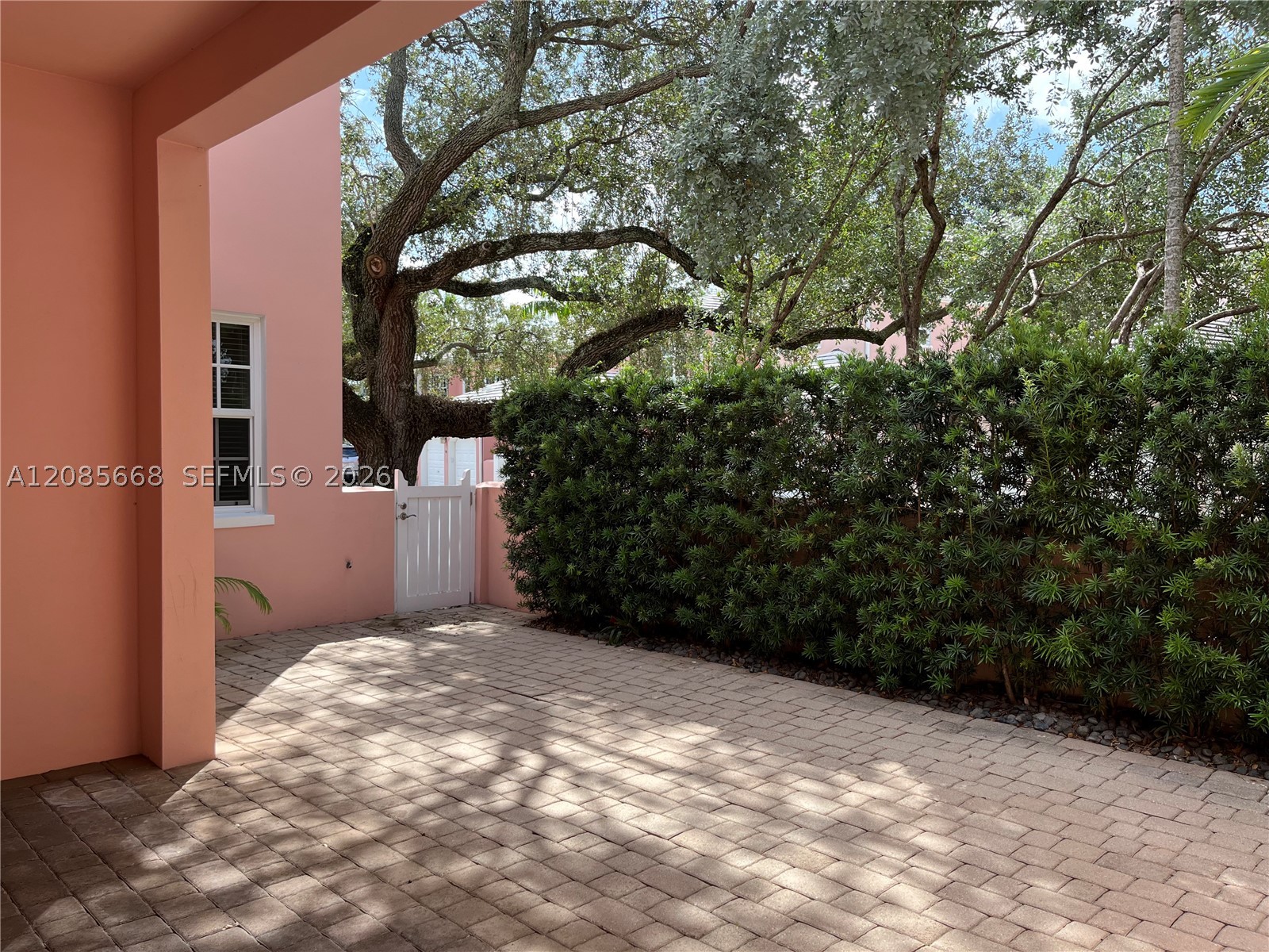 570 Loretto Ave #10, Coral Gables FL 33146