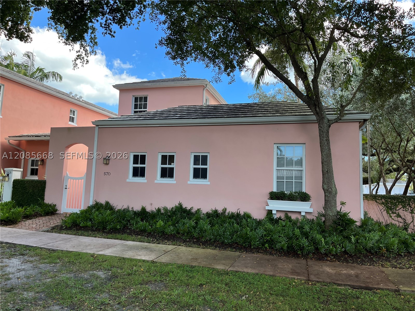 570 Loretto Ave #10, Coral Gables FL 33146