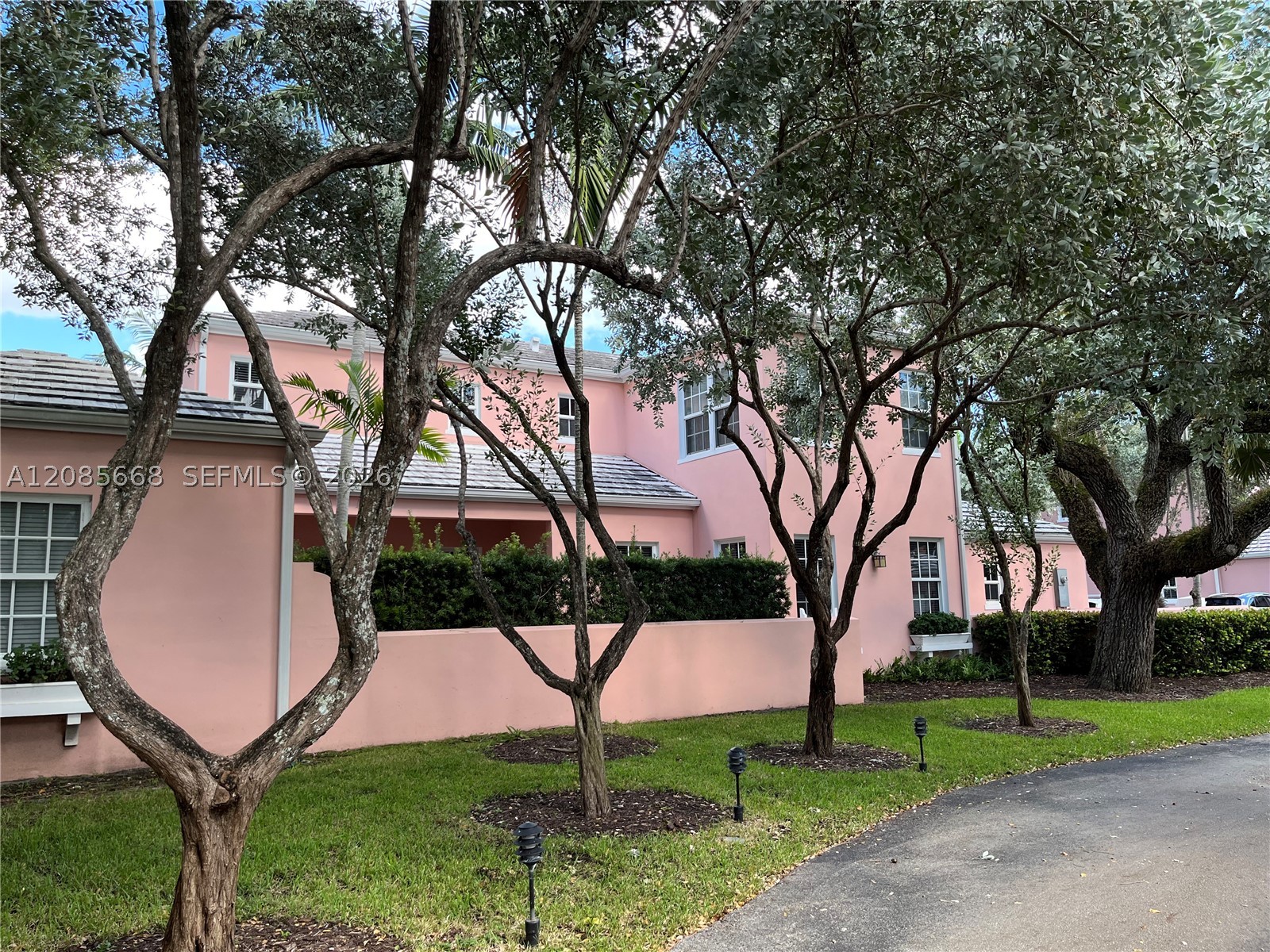 570 Loretto Ave #10, Coral Gables FL 33146