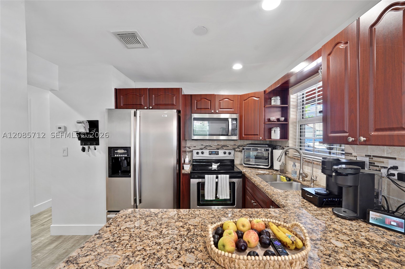 125 SW 116th Ct, Sweetwater FL 33174