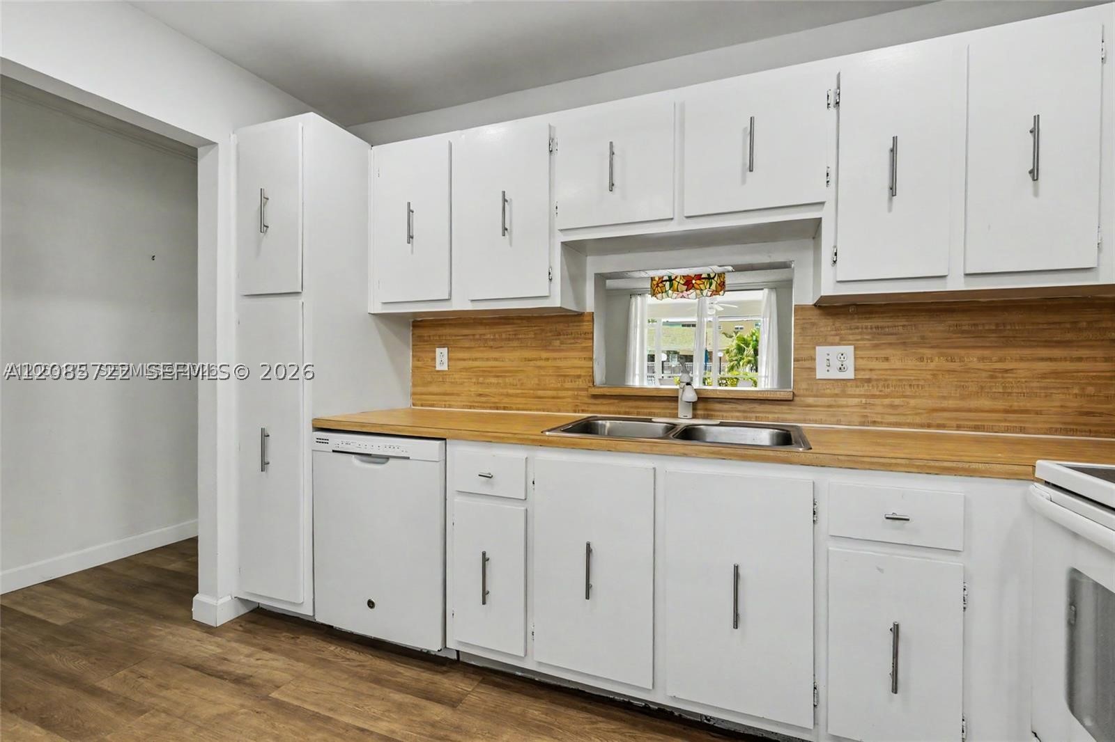 414 SE 10th St #103, Dania Beach FL 33004