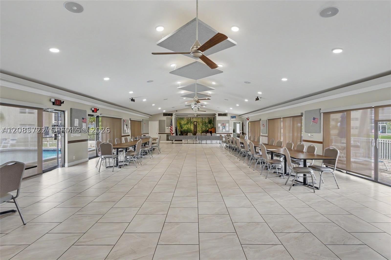 414 SE 10th St #103, Dania Beach FL 33004