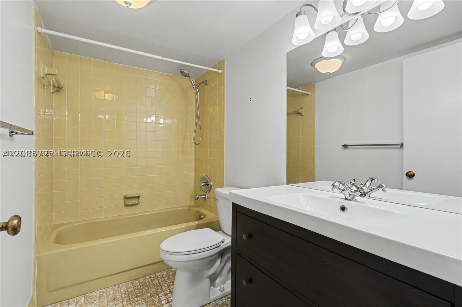 414 SE 10th St #103, Dania Beach FL 33004